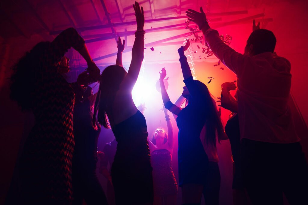 people-dance-party-shadow-silhouette-young-1630393-pxhere.com
